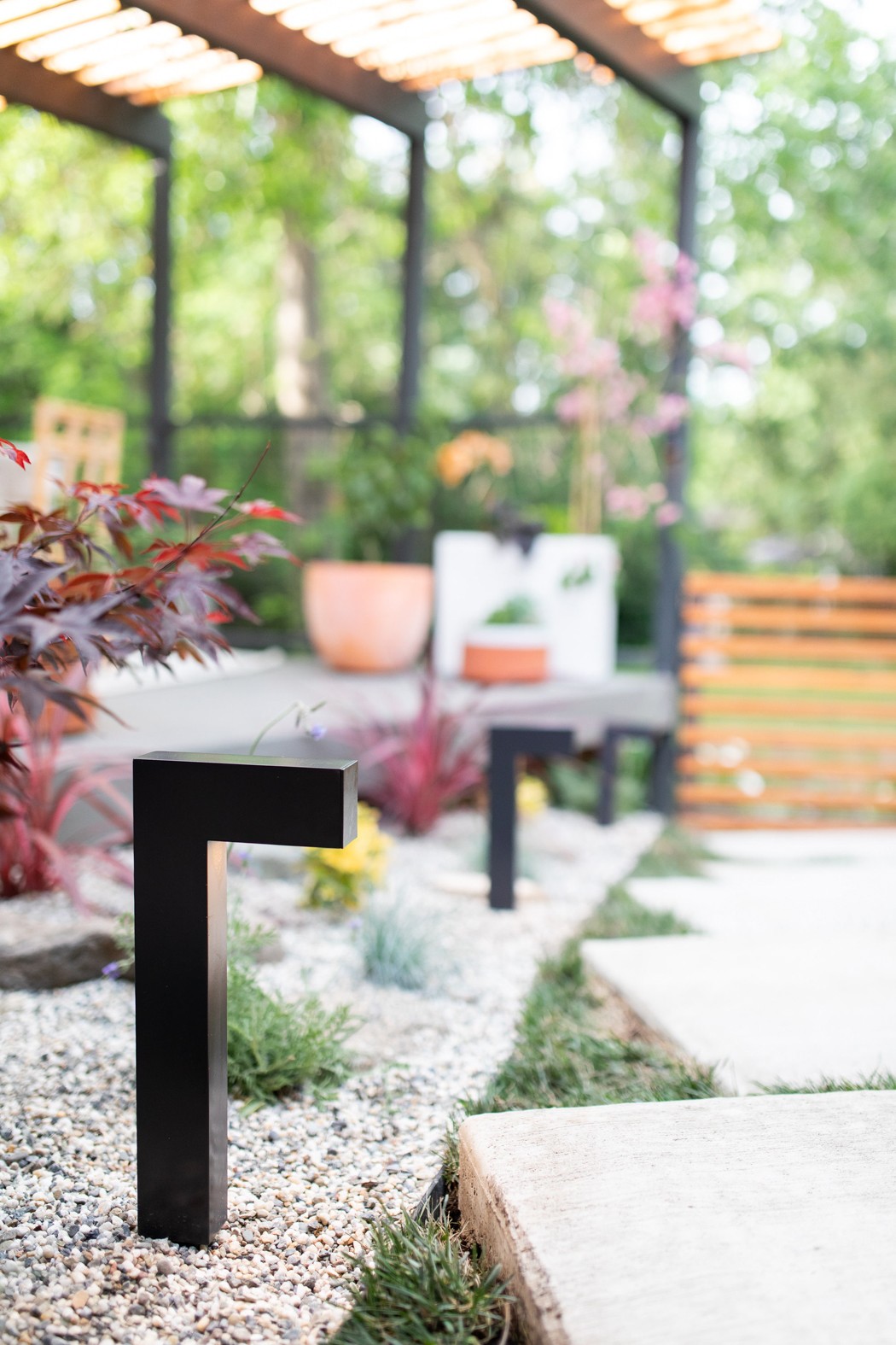Modern midcentury backyard patio design by Studio Plumb
