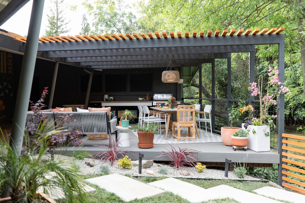 Patio pergola design by Studio Plumb